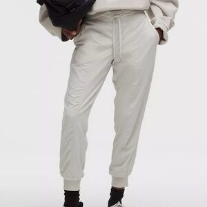 Lululemon NWT Dance Studio Mid-Rise Jogger 7/8 // Size 4